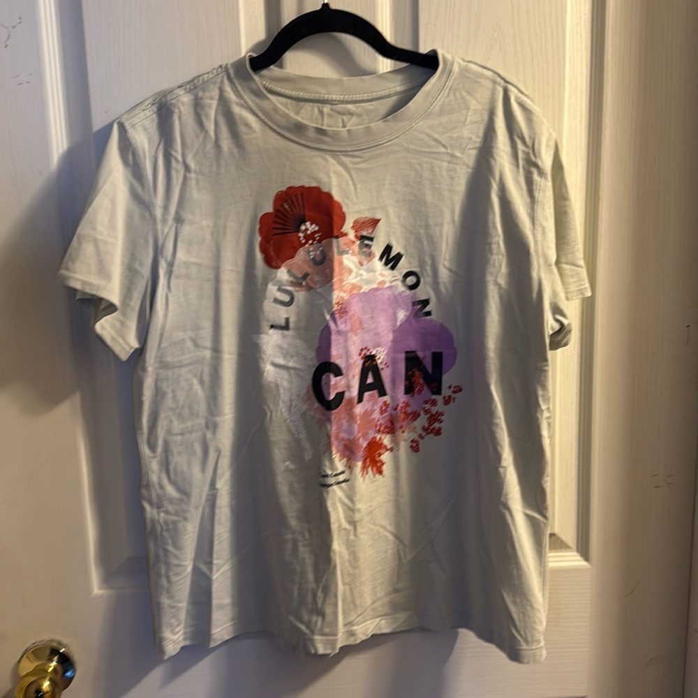 Lululemon size 8 t-shirt